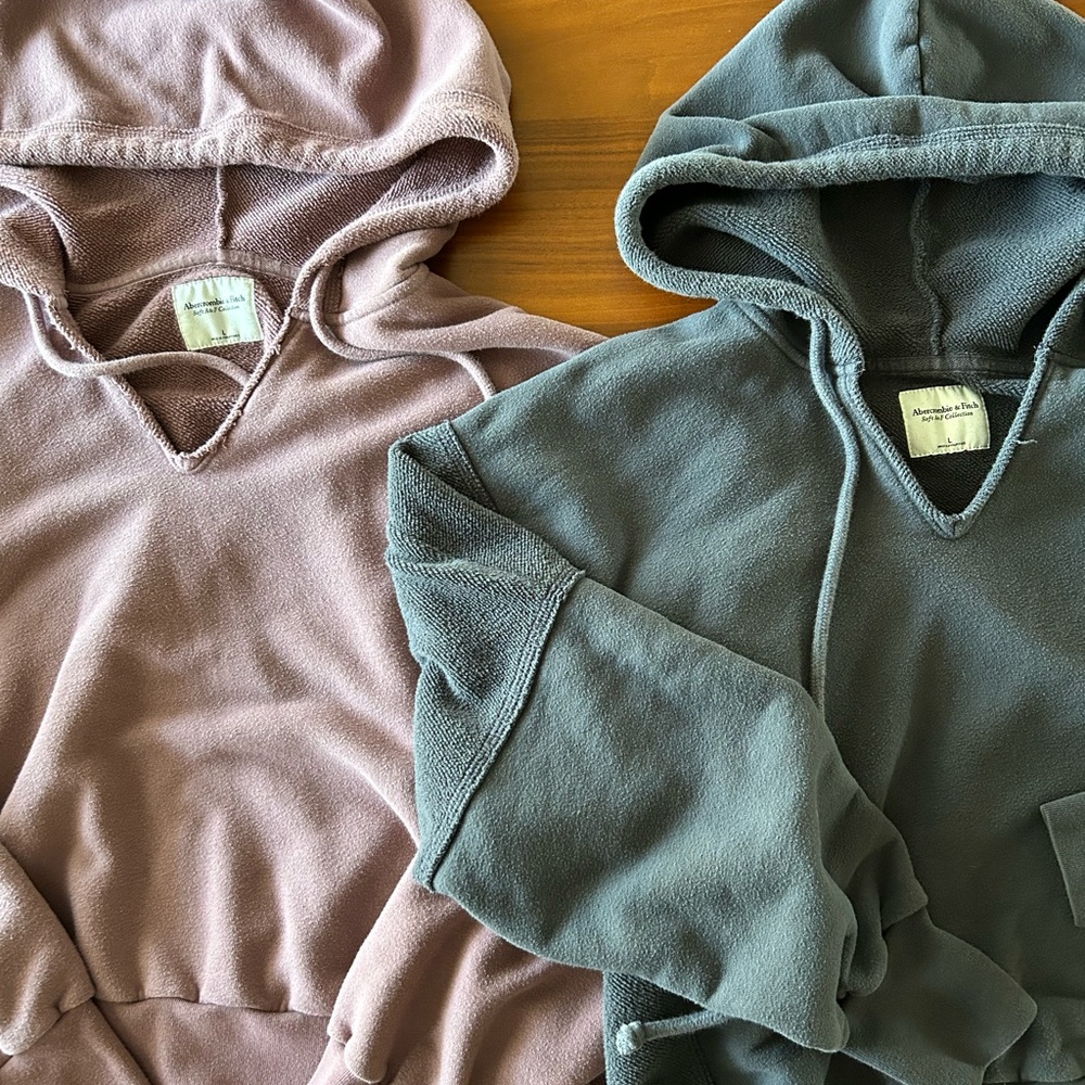 Bundle of cropped hooded Abercrombie & Fitch sweatshirts in mauve and navy